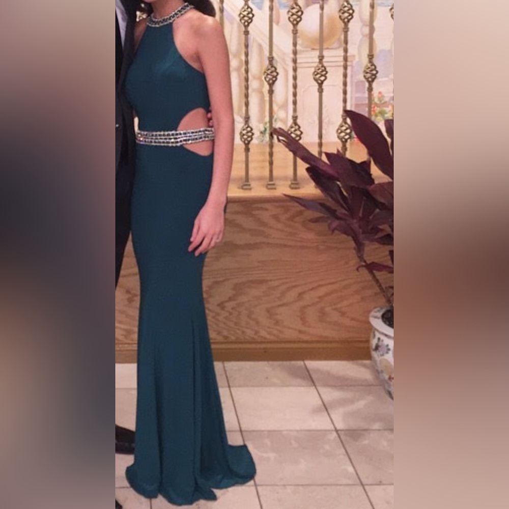 Elegant Emerald Green Evening Gown